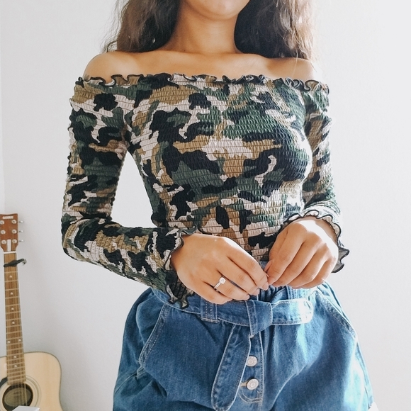 SADIE - Off Shoulder Top - Picture 2 of 7